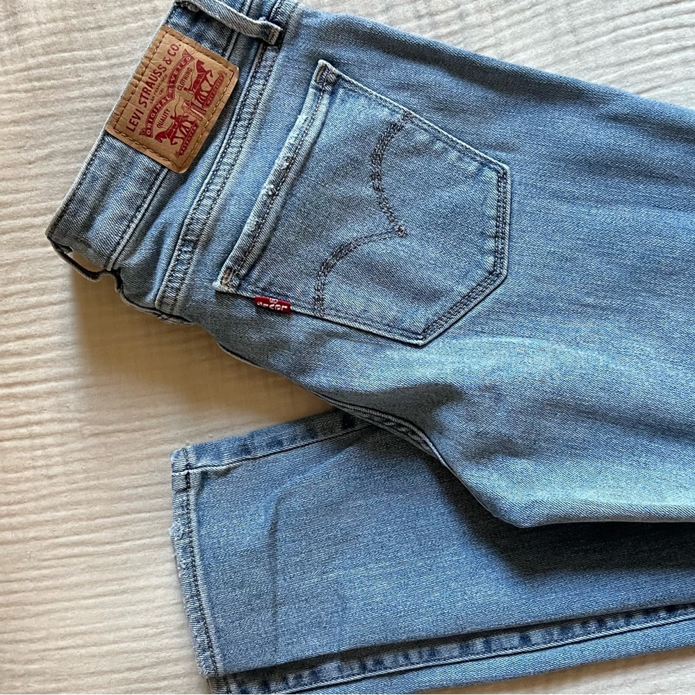 Levi's Women’s Light Blue Straight Jeans